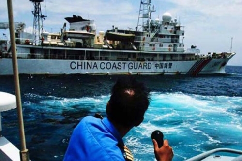 Biển Đông nóng lên khi tàu Hải cảnh Trung Quốc vào bãi cạn Scarborough